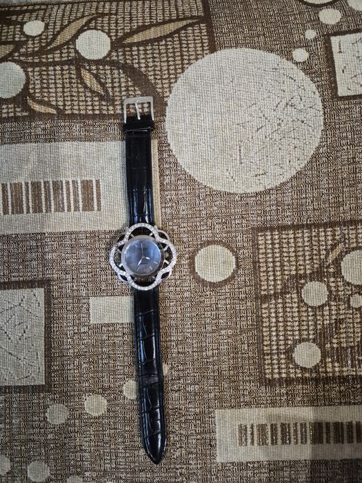 Продаются,часы женские