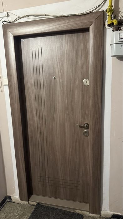 Vand apartament 3 camere+ garaj