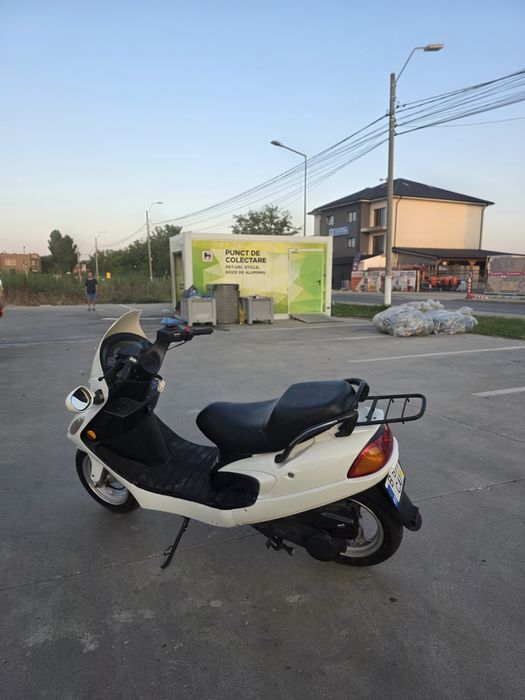 Scuter 125cc Yiben
