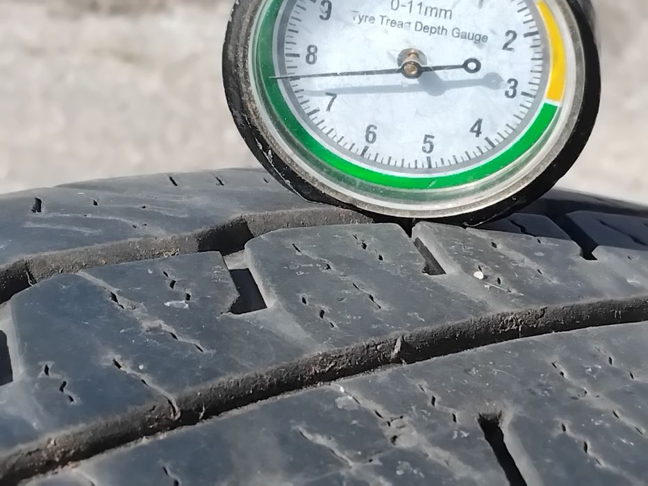 Гуми 215 75 16 C Ц за бус Максис Maxxis 2 броя - нов внос. Не са нови!