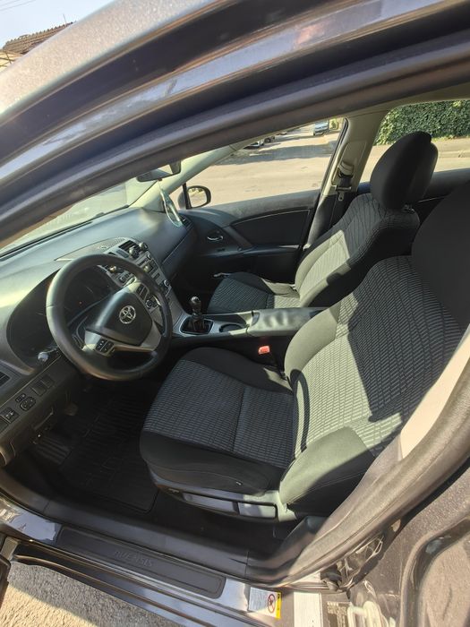 Vând Toyota Avensis T27 sedan 2.0  D-4D