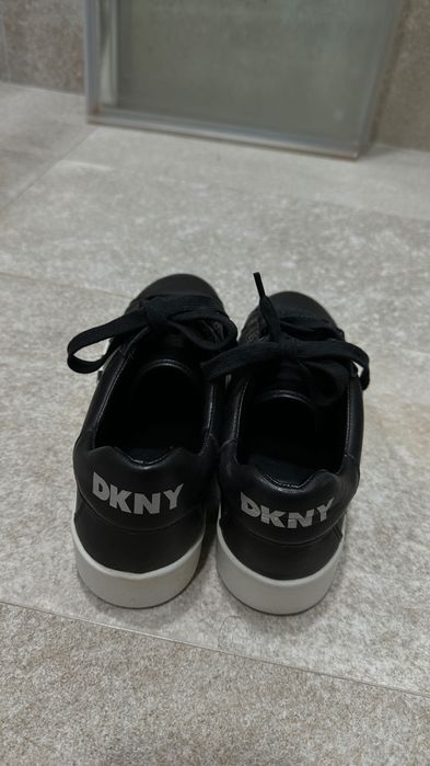 DKNY Сникърс N39 естествена кожа, употребявани, много добро състояние