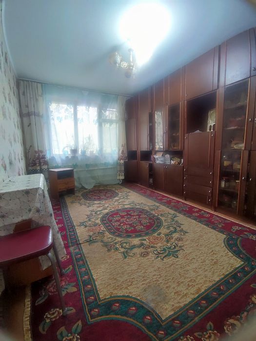 Продам 2х комнатную в центре Зигзаг изолированные комнаты