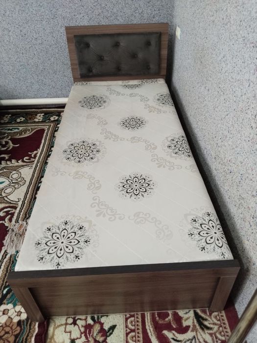 Кровать сотилади срочно