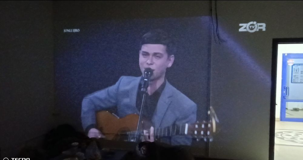 Проектор umiio недовно купил теперь продам