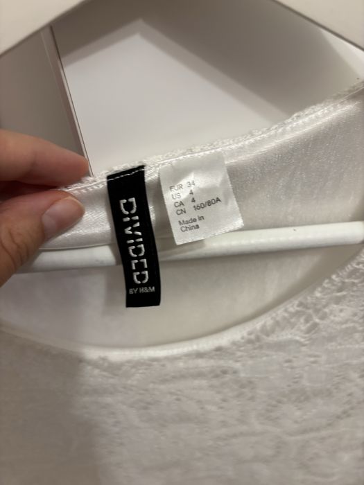 Бяла дантелена рокля HM