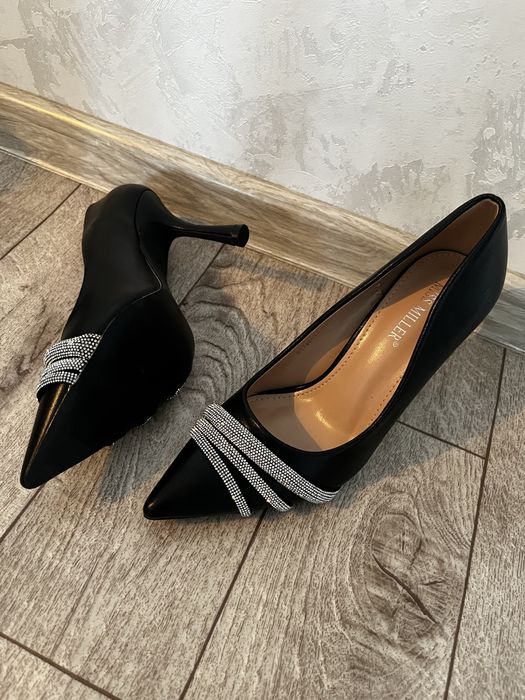 Продам  туфли новые