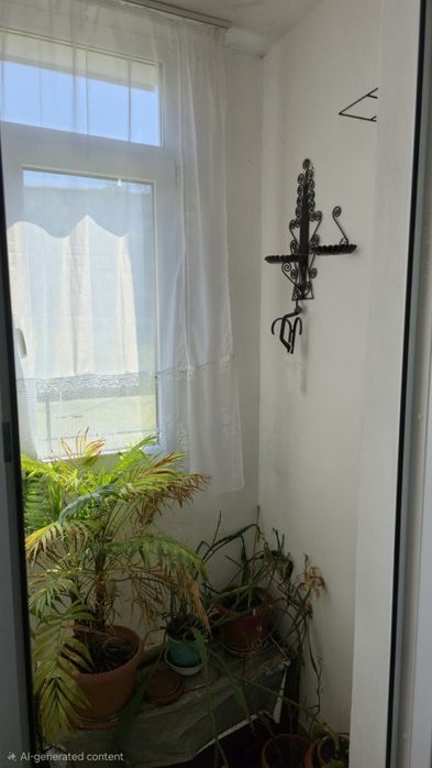 Vând apartament 3 camere etaj 1 semidecomandat
