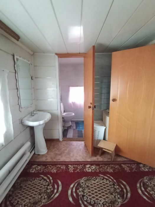 Сдам дом благоустроенный во дворе с хозяевами