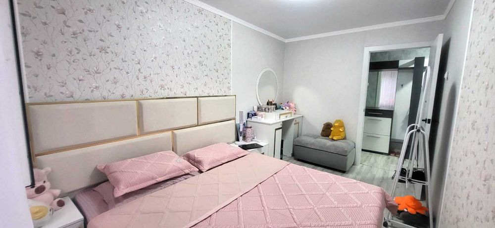 Продам 4-комнатнаю квартиру 6мкр