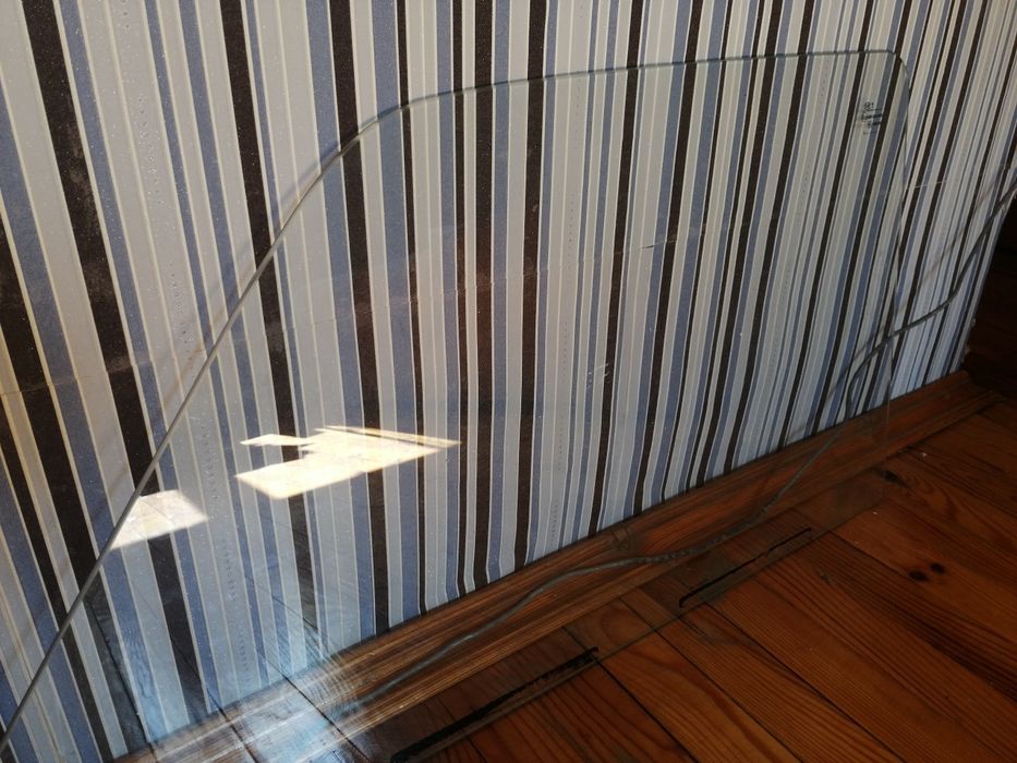 Продам боковые стекла