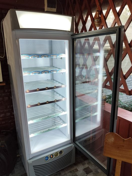 Vitrină frigorifică