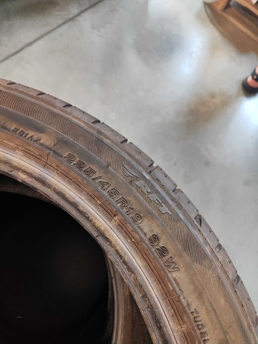 2бр. летни гуми 225/45/19 Bridgestone