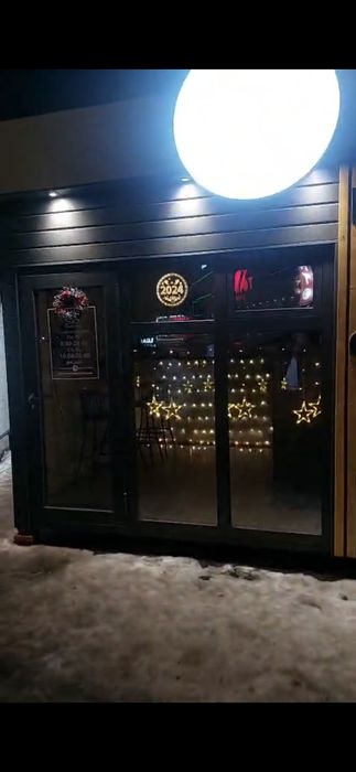 Киоск под кофейню, фастфуд.