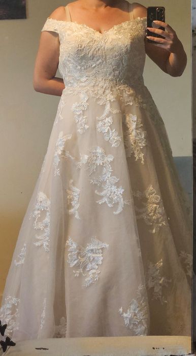 Булчинска рокля, носена веднъж, размер 18, закупена от Англия