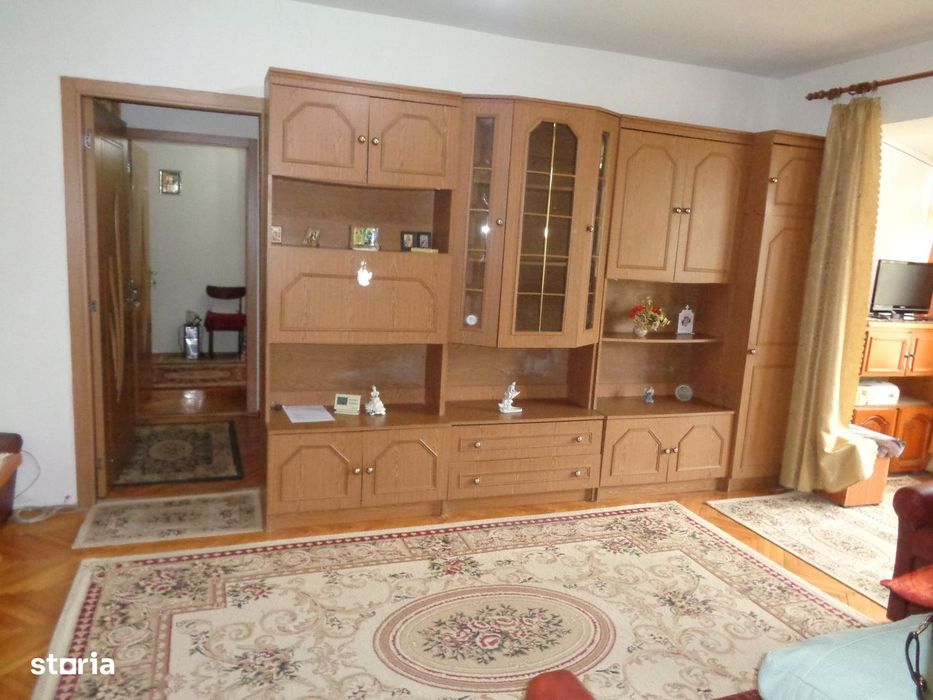 Apartament 2 camere, termoteca, baie cu geam, mobilat, utilat