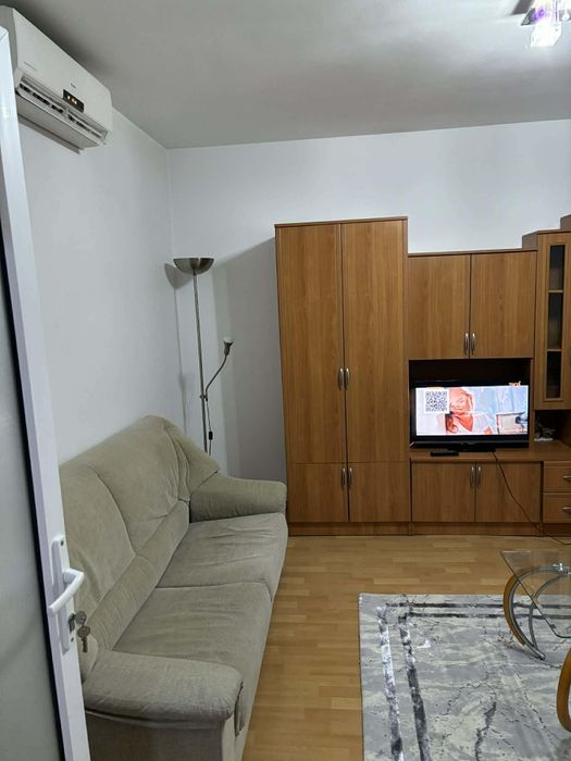 Închiriez Apartament
