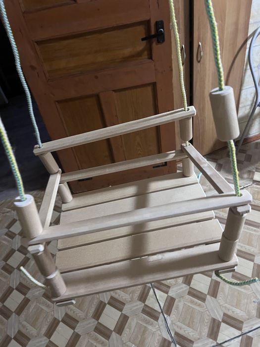 Детская деревяная качеля