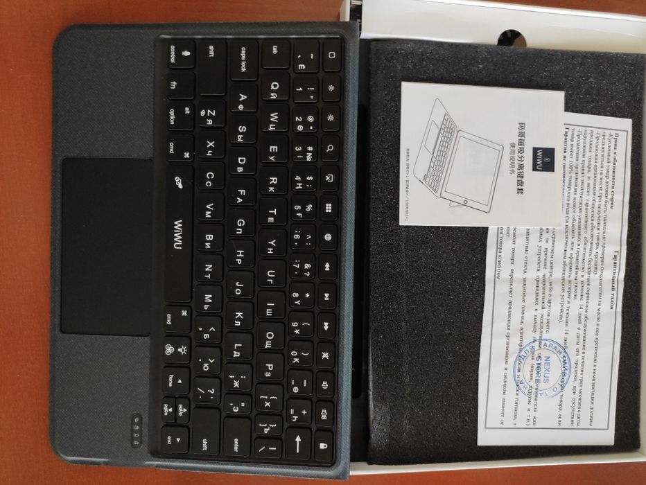 Чехол клавиатура WIWU  на iPad Air