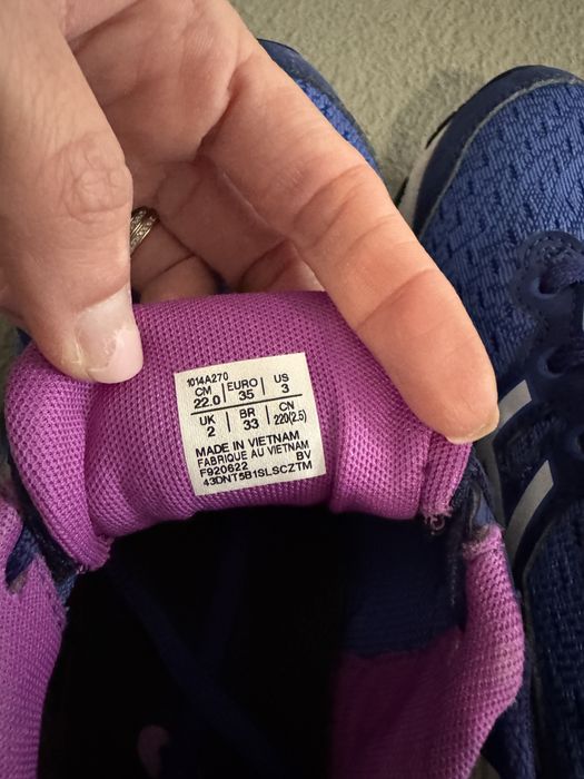 Маратонки Asics.