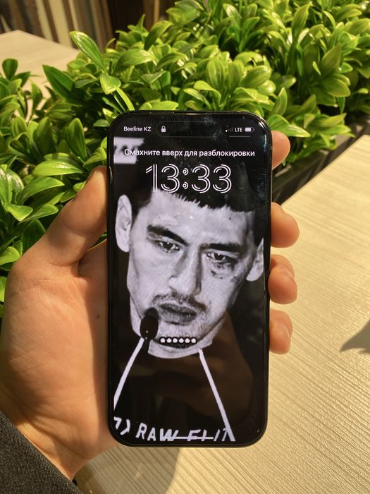 Айфон 15 черный цвет с гарантией телефон идельный аккумуллятор 92% сос