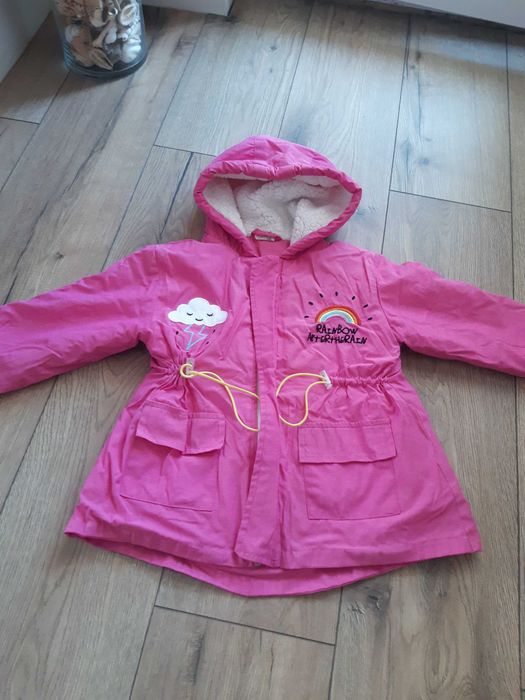 Продавам детски якета и спортен екип  запазени!Цената е за всичките