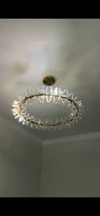 Очень красивая люстра 18000