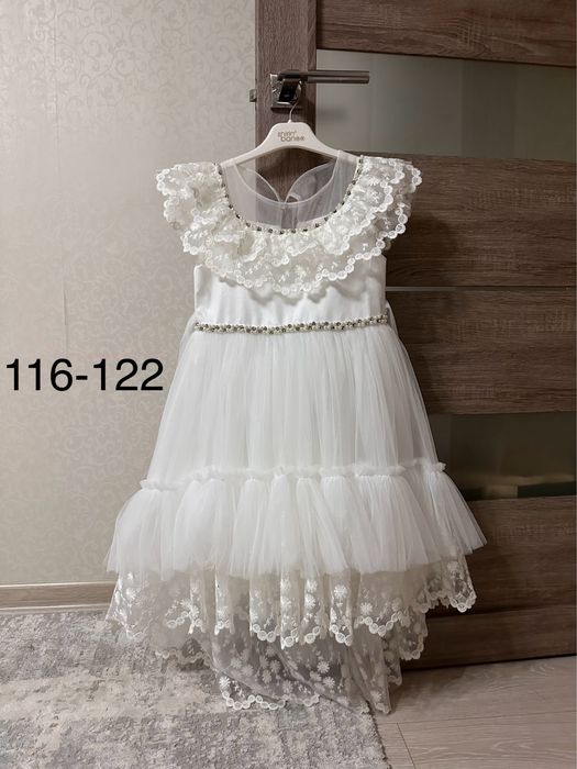 Продам нарядные платья для девочек