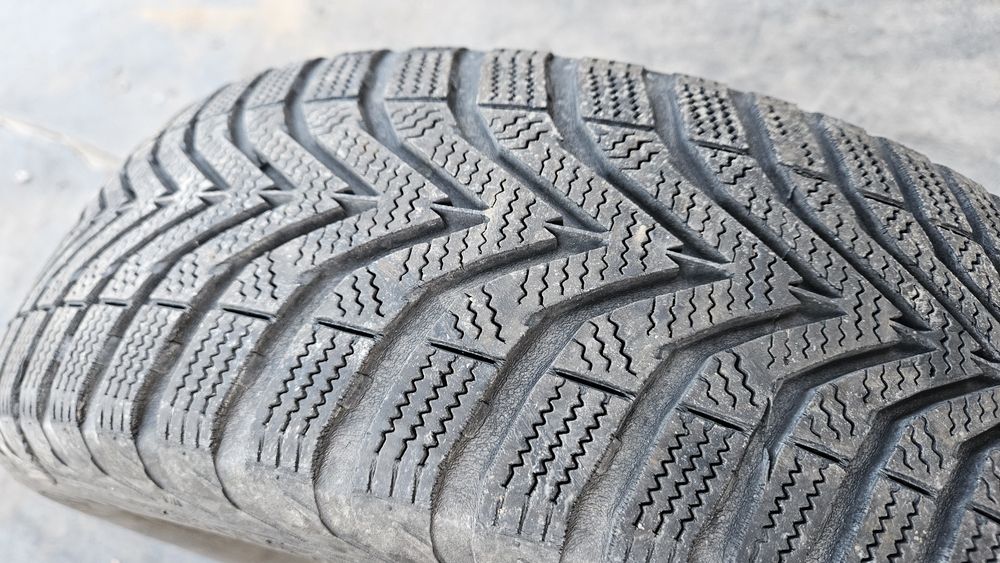 2бр гуми 185 65 15 вредещайн