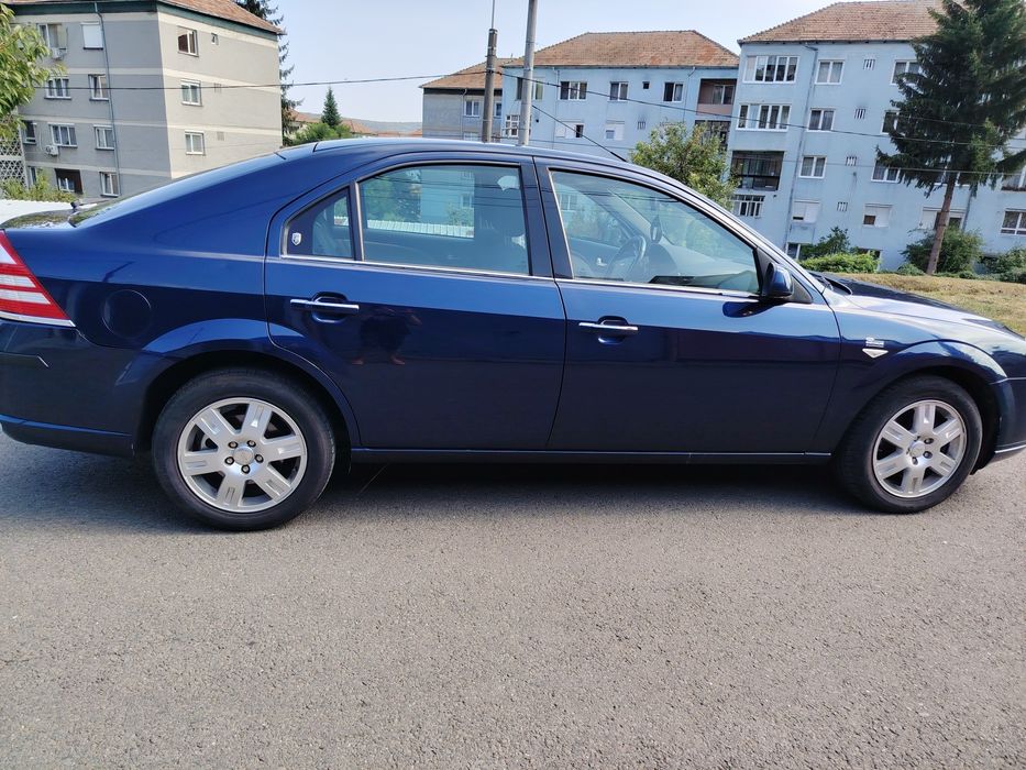 Vând Ford Mondeo