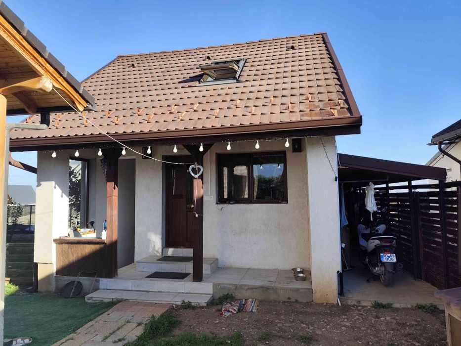 Casă + anexă locuibilă în curte