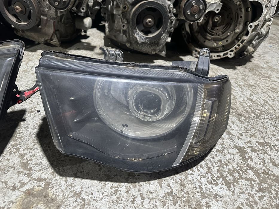 Передние фары Mitsubishi L200