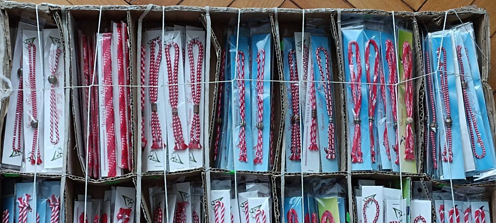 Мартеници на едро