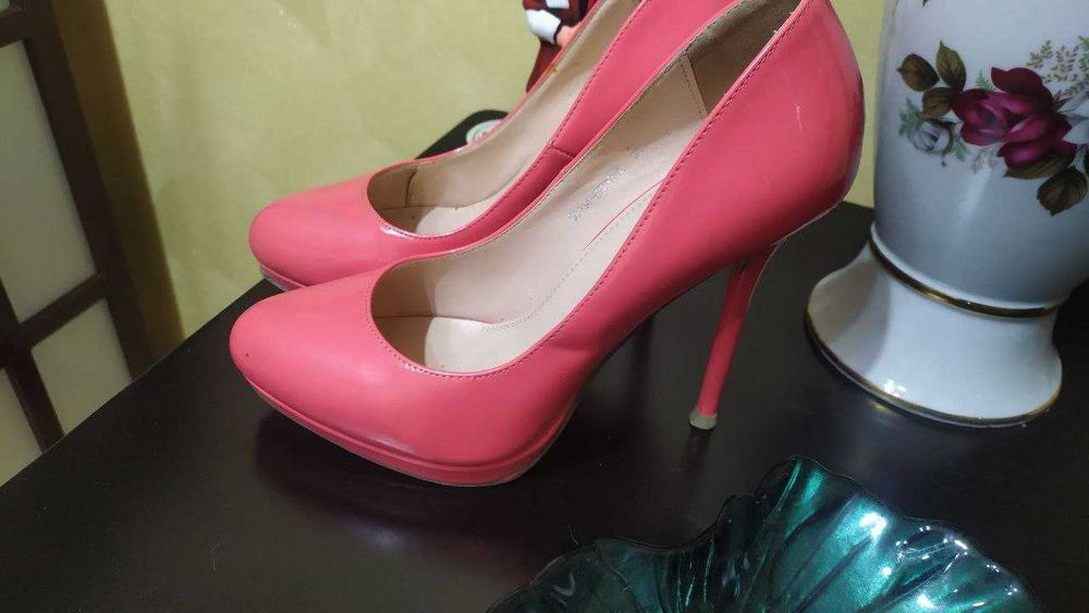 Продаю туфли размер 37 "Валенсия"