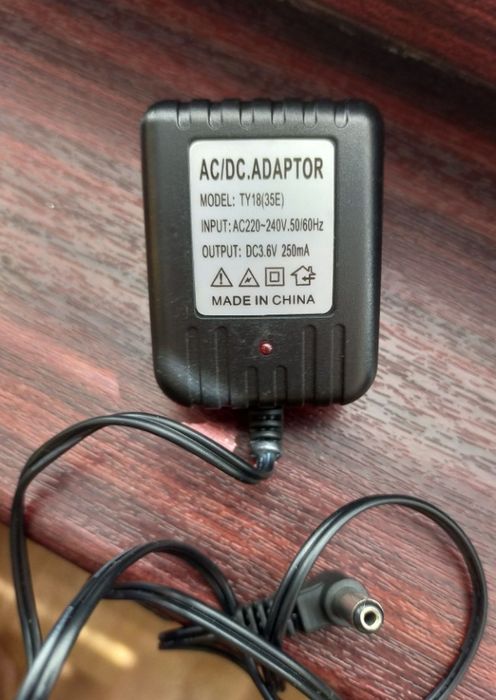 Блок питания (адаптер)