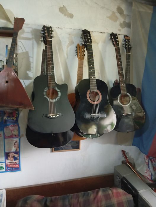 Продам гитары разные