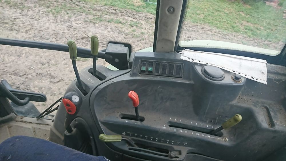 Tractor cu încărcător Claas Celtis 446
