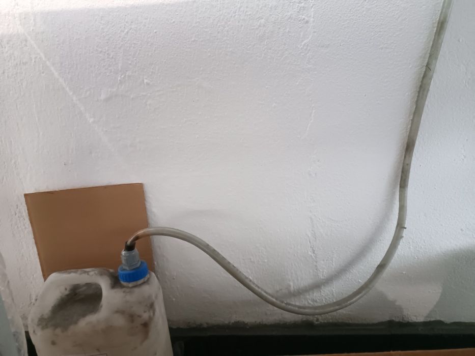 Претрийт машина Shultze за DTG печат на тениски.