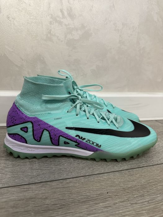 Футбольные бутсы