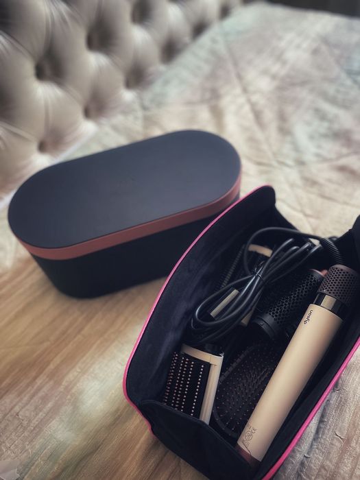 Продается дайсон и платья