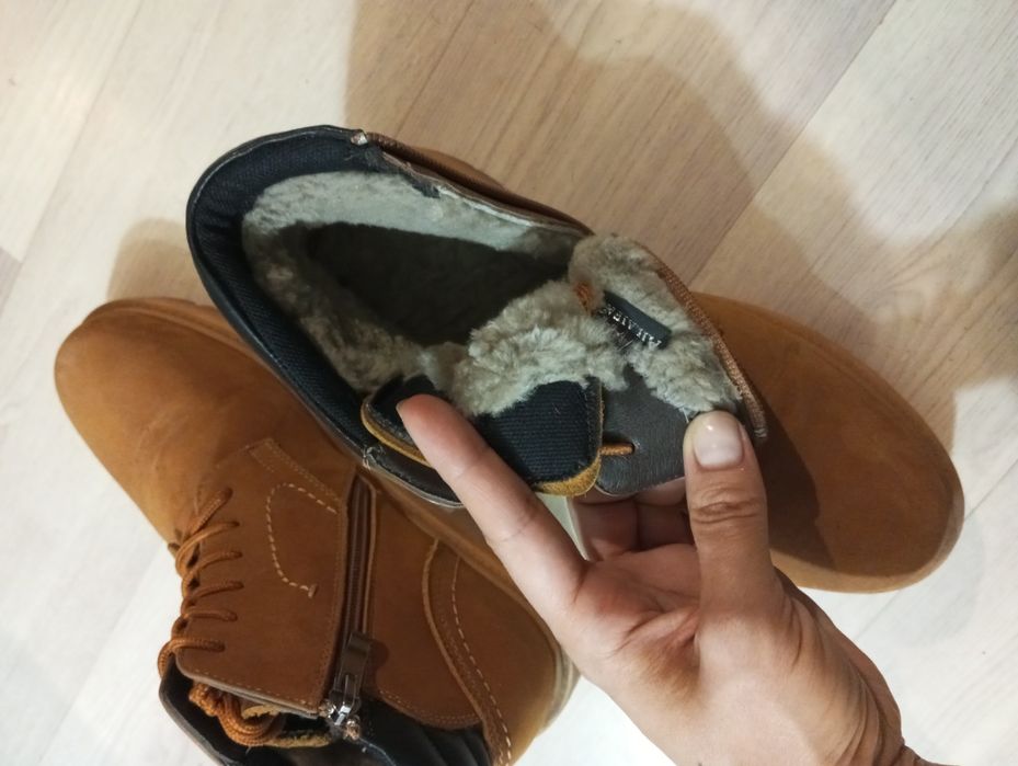 Ботинки кожанные,на цигейке