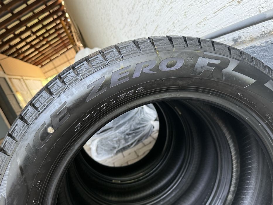 Pirelli Ice Zero FR 235/55 R19