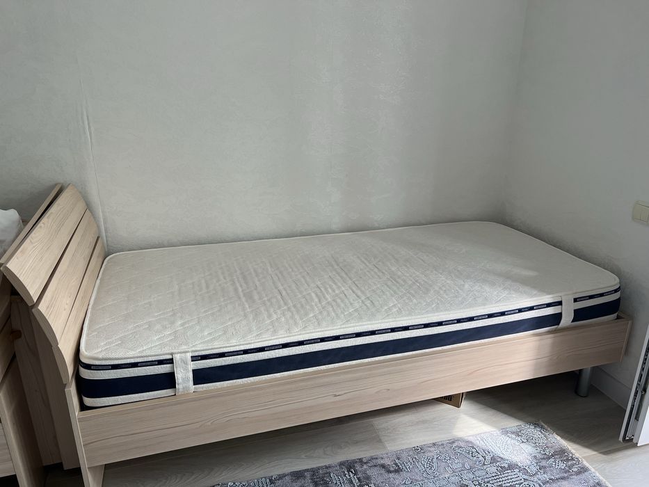 Продам кровать с ортопедическим матрасом