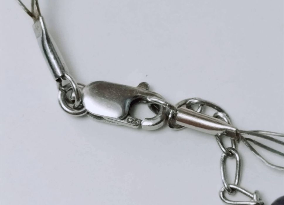 Colier vechi din argint de 925, cu perle negre pe patru siraguri,copii