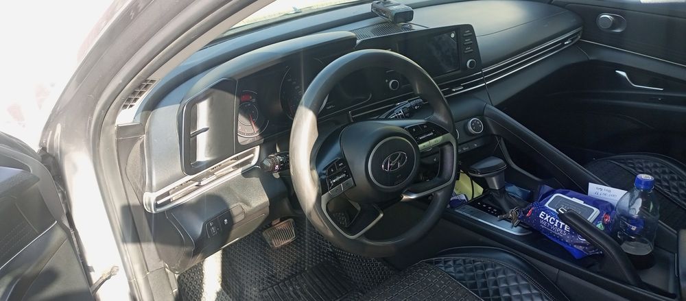 Hyundai Elantra sotiladi