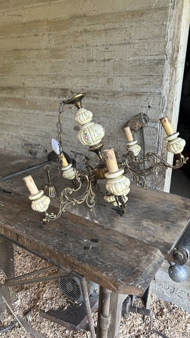 Candelabru vechi ,alama masiva ,functional