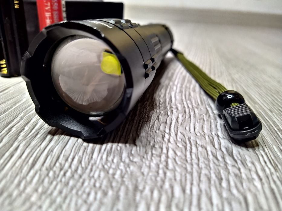 XHP50.2 CLASSIC MINI  Lanterna PUTERNICA mica, cu lupa si zoom