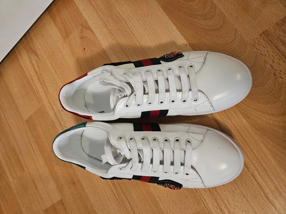 OFERTA. Gucci Original - Ace Embroidered Arrow White Piele, 43