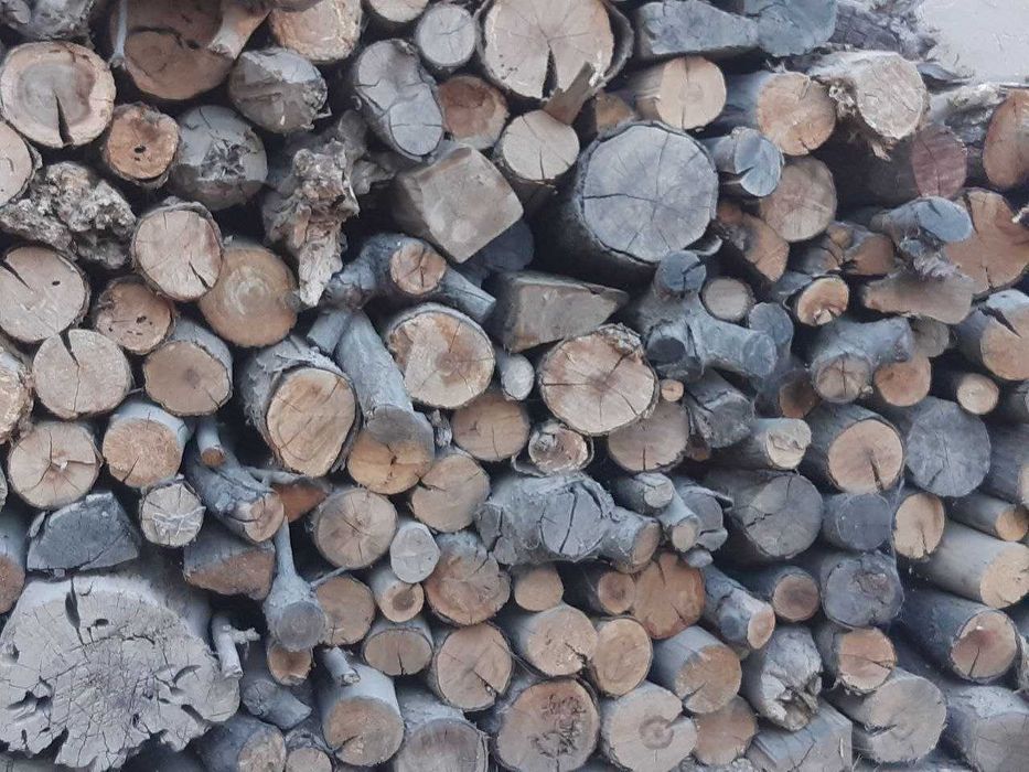 Ўтин сотилади. Тандир ва ўчоқларда ёқиш учун қуруқ ўтин сотилади.