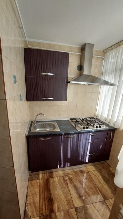 Închiriez apartament 3 camere  etaj 1